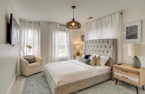 Historic Edgefield Casa | Skyline Views From Shelby with Wifi, fully furnished, pet friendly & in unit laundry