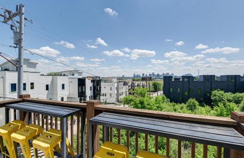Katie Hill Neighborhood Casa | Skyline Views Nashville Townhome 3 Mi to Broadway