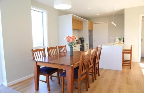 Johnsonville Casa | Skyline Vista - Entirely New House with Luxe Views, Espresso, Netflix & Free Parking