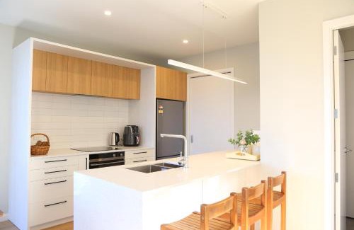 Johnsonville Casa | Skyline Vista - Entirely New House with Luxe Views, Espresso, Netflix & Free Parking