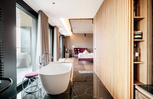 Gasperich Apartamento | SKYLUX21-Designer Penthouse W Concierge