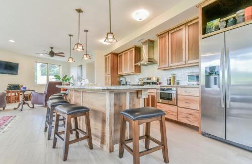 Black Mountain Casa | Skytop Chalet Pet Friendly, Hot Tub and Views