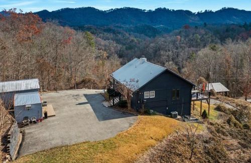Almond Casa | Skytop Summit-Hot Tub-Firepit-Big Views