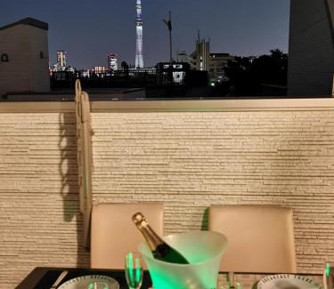 Sumida Hotel | SkyTreeStayHotel2鐘ヶ淵駅から徒歩4分天井からskytreeが見えます