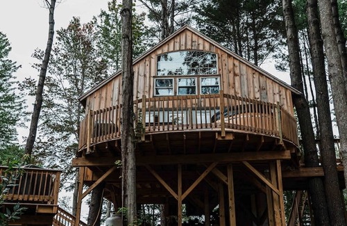 Belgrade Casa | Skyview Treehouse-amazing Views Of Belgrade Stream