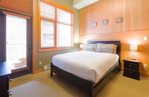 Rossland Casa | Slalom Creek 2 Bedroom & Den