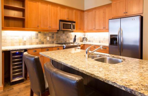 Rossland Casa | Slalom Creek 2 Bedroom & Den