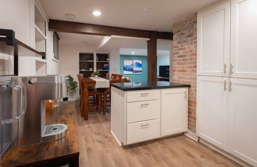 East Millcreek Casa | SLC Bungalow — Cozy, renovated home with washer & dryer