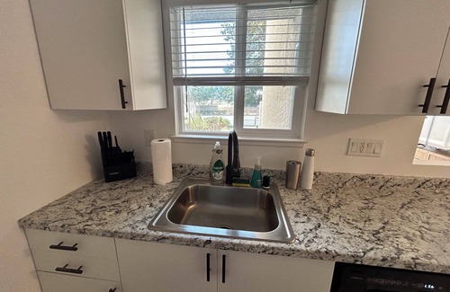 Rancho Cucamonga Condominio | Sleek 1-bedroom condo in northern Rancho Cucamonga. Newly remodeled