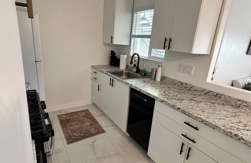 Rancho Cucamonga Condominio | Sleek 1-bedroom condo in northern Rancho Cucamonga. Newly remodeled