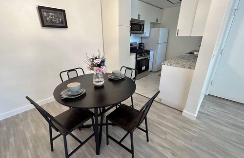 Rancho Cucamonga Condominio | Sleek 1-bedroom condo in northern Rancho Cucamonga. Newly remodeled