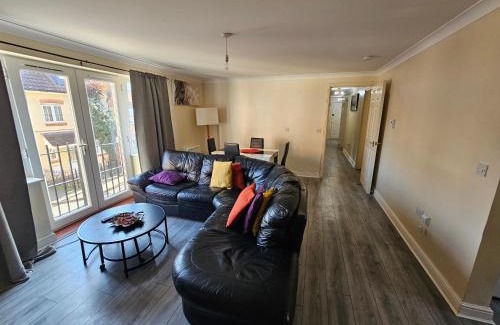 Purfleet Apartamento | Sleek 4 bed Apartment with 2 bathrooms