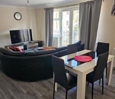Purfleet Apartamento | Sleek 4 bed Apartment with 2 bathrooms