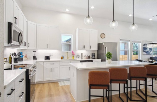 Denver Heights Cabaña | Sleek 4br/3ba Urban Living w/ Downtown Views!