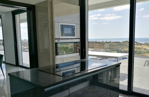 Cerro de Aguia Villa | Villa Tranquila en el Campo con Dos Piscinas, Fácil Acceso a la Playa en Paderne