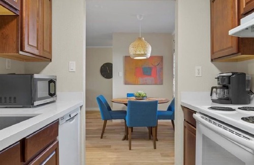 Entertainment District Condominio | Sleek and Elegant Gem in Old Town Scottsdale
