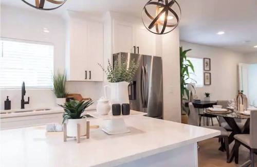 South Salt Lake Casa | Sleek and Modern Home - New Remodel - 2 Car Garage
