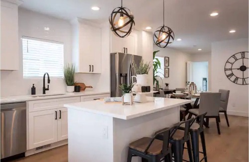 South Salt Lake Casa | Sleek and Modern Home - New Remodel - 2 Car Garage