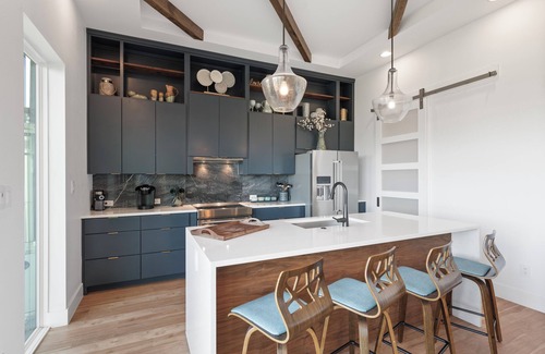 Apache Shores Casa | Sleek and Modern Home in Austin - 30 Day+ Rental
