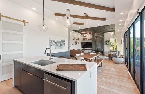 Apache Shores Casa | Sleek and Modern Home in Austin - 30 Day+ Rental