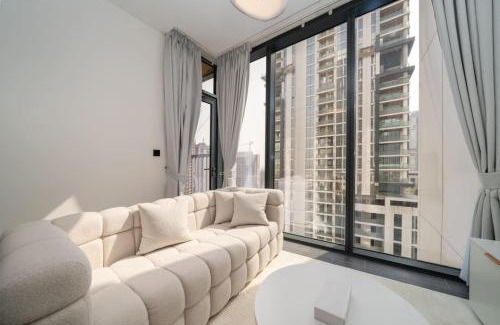 Nad Al Sheba Apartamento | Sleek and Stylish 1 Bed in The Crest Sobha Hartland