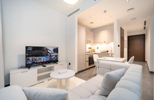 Nad Al Sheba Apartamento | Sleek and Stylish 1 Bed in The Crest Sobha Hartland