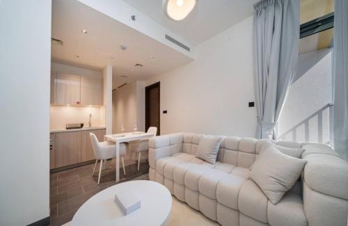 Nad Al Sheba Apartamento | Sleek and Stylish 1 Bed in The Crest Sobha Hartland