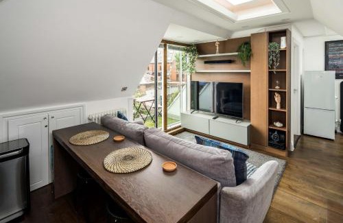Ravenscourt Park Apartamento | Sleek and Stylish 1BD Apt with Balcony, Hammersmith