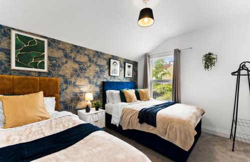 Bedminster Casa | Sleek and Stylish Abode - Parking
