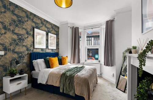 Bedminster Casa | Sleek and Stylish Abode - Parking