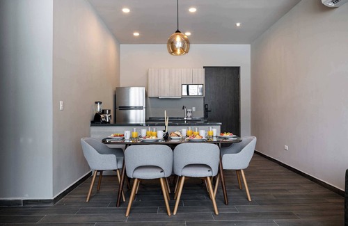 Monterrey Apartamento | Sleek Apartment with Mountain views, Pool & Gym