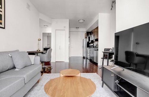 Woodmont Triangle Apartamento | Sleek Bethesda Bainbridge 1BR w/ Concierge, Gym, W/D, walk to Metro, by Blueground