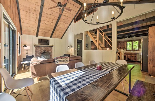 Wilmington Cabina | Sleek Cabin w/ Deck, 8 Miles to Mount Snow & Hikes