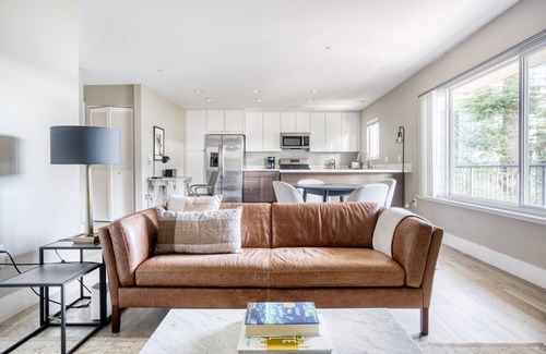 Campbell Apartamento | Sleek Campbell 2BR w/ Pool, Gym & Spa, walk to WF & TJ, by Blueground