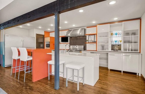 Cherry Street Casa | Sleek & Chic @ Cherry Street