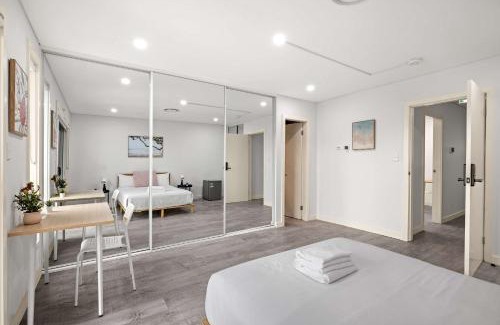 Revesby Casa | Sleek & Comfortable Ensuite Double Room at Revesby with Shared Kitchen