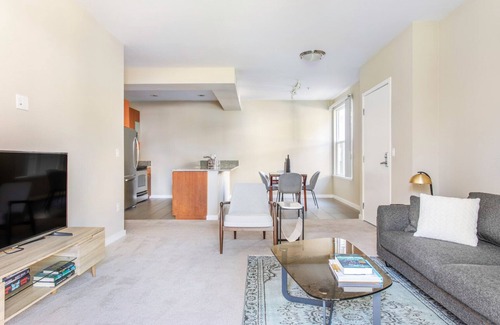 Cupertino Apartamento | Sleek Cupertino 1BR w/ BBQ, Pool, Parking, walk to Shops, by Blueground