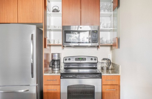 Cupertino Apartamento | Sleek Cupertino 1BR w/ BBQ, Pool, Parking, walk to Shops, by Blueground