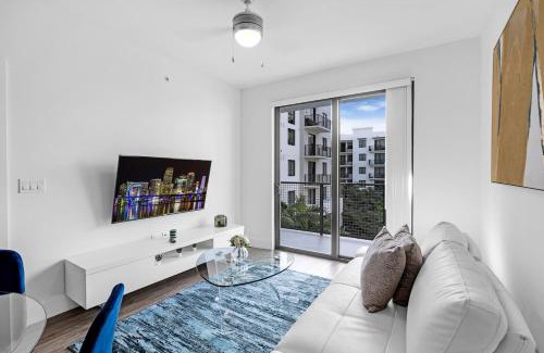 Doral Apartamento | Sleek Doral Retreat 1 Bed Oasis With Free Parking