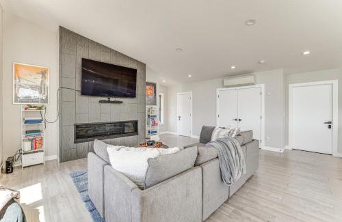 Ferndale Apartamento | Sleek Ferndale Home with Ocean and Mountain Views!