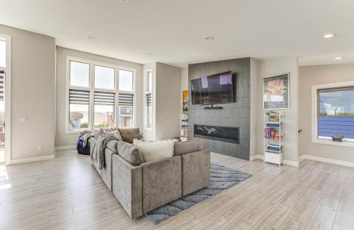 Ferndale Apartamento | Sleek Ferndale Home with Ocean and Mountain Views!