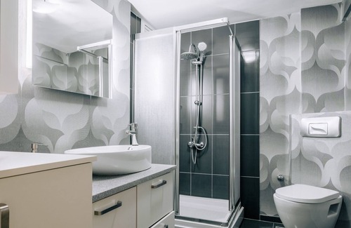 Macka Apartamento | Sleek Flat with Backyard in Nisantasi