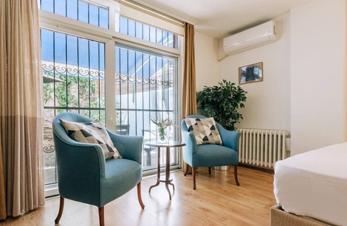 Macka Apartamento | Sleek Flat with Backyard in Nisantasi
