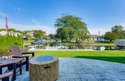 Syracuse Casa | Sleek Getaway on Lake Wawasee with Private Dock!