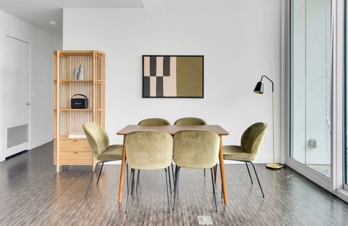 Golden Triangle Apartamento | Sleek Golden Triangle 2BR w/ Gym & Pool nr Art Museum, by Blueground