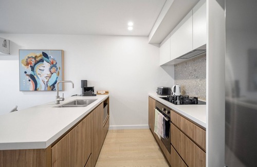 Dickson Apartamento | Sleek Inner-City 2-Bed with Swimming Pool & BBQ
