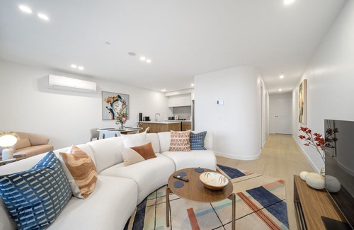 Dickson Apartamento | Sleek Inner-City 2-Bed with Swimming Pool & BBQ