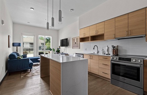 Totem Lake Apartamento | Sleek Kirkland 1BR w/ W/D, nr Groceries & Shopping, by Blueground