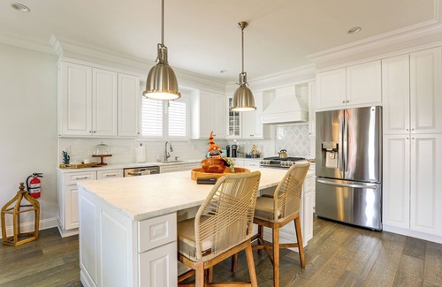 Long Branch Cabaña | Sleek Long Branch Vacation Rental w/ Pool + Patio!