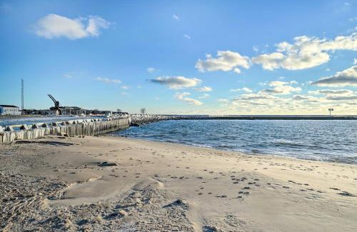Ludington Casa | Sleek Ludington Haven Less Than 1 Mi to Lake Michigan